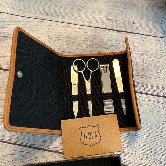 NWOT IZOLA Men's Groom Kit - Picture 2 of 3